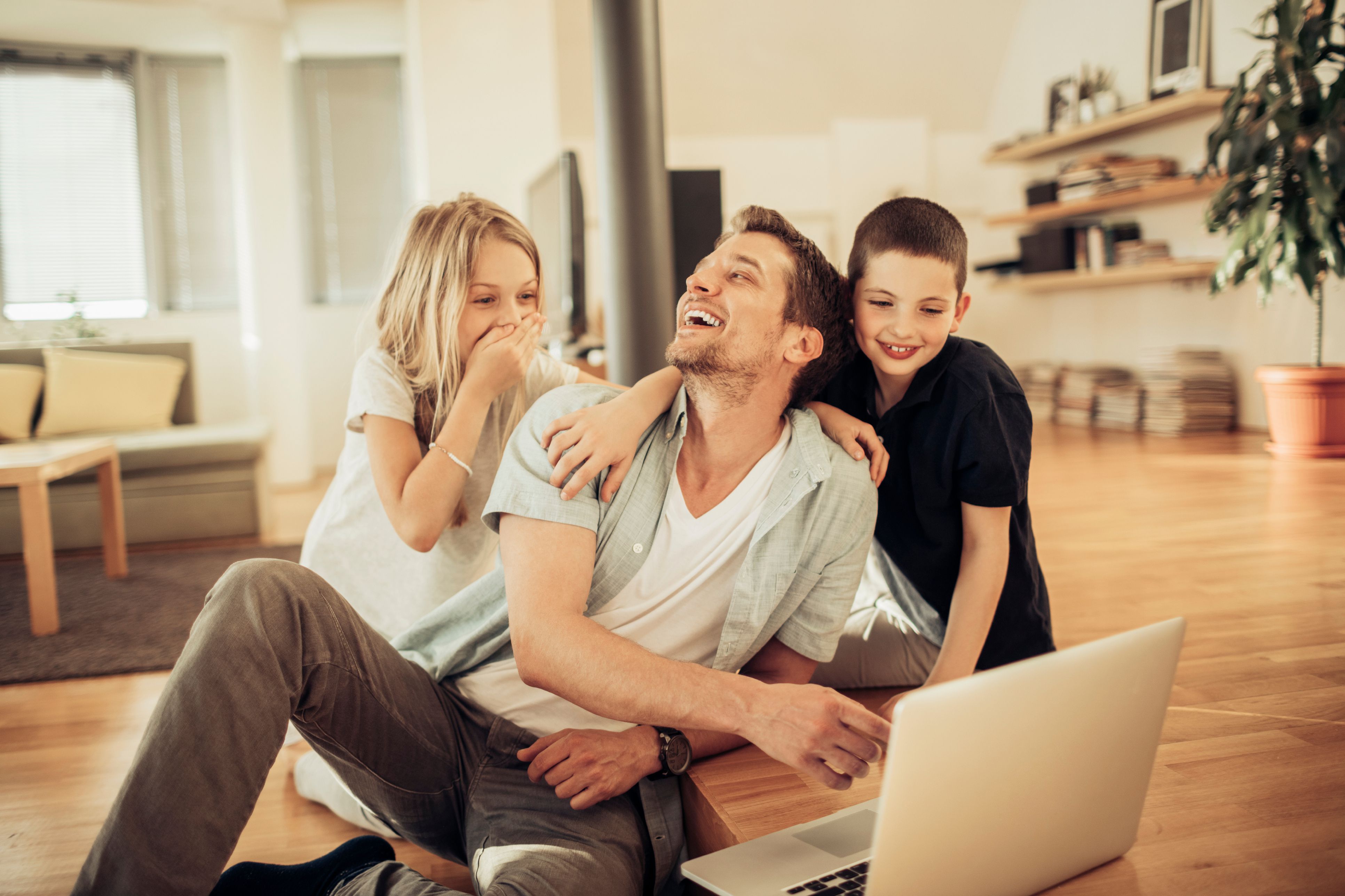 Ways of discovering a work-life balance that favors your family - Women ...